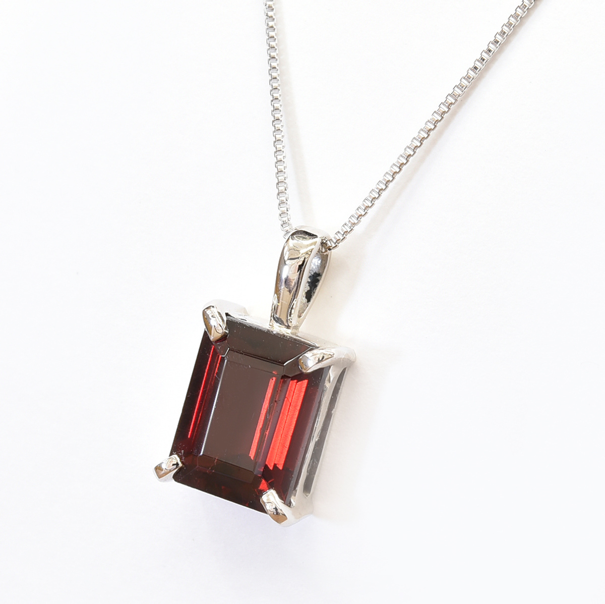 ガーネットペンダント