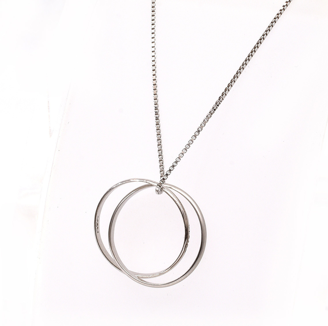 ダイアモンドネックレス