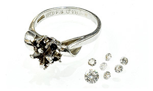 宝石の取れた指輪