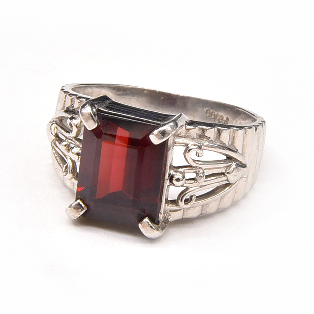 ガーネットリング