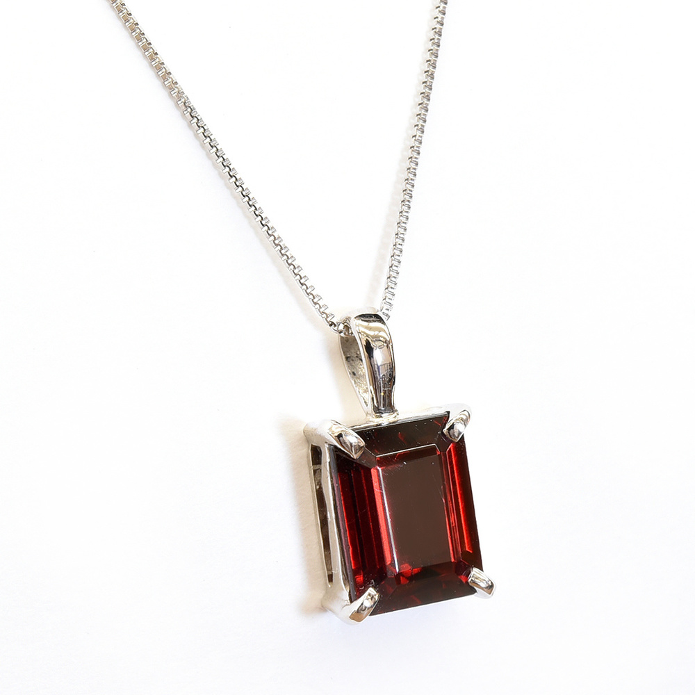 ガーネットペンダント